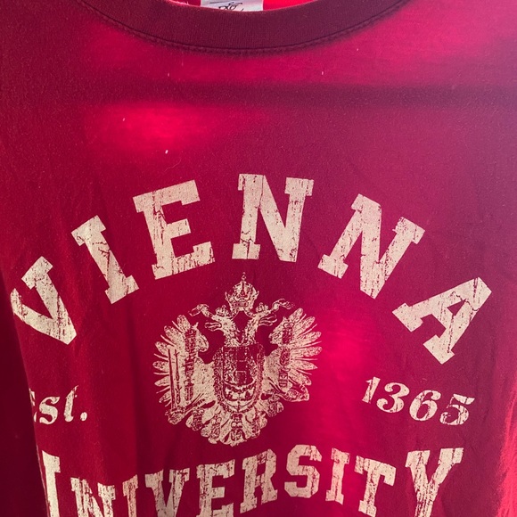 University of Vienna Vintage Red Medium T-Shirt - Picture 3 of 3